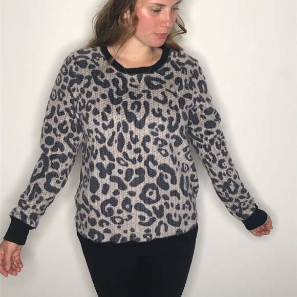 Simply Vera Sweater - Picture 2 of 7